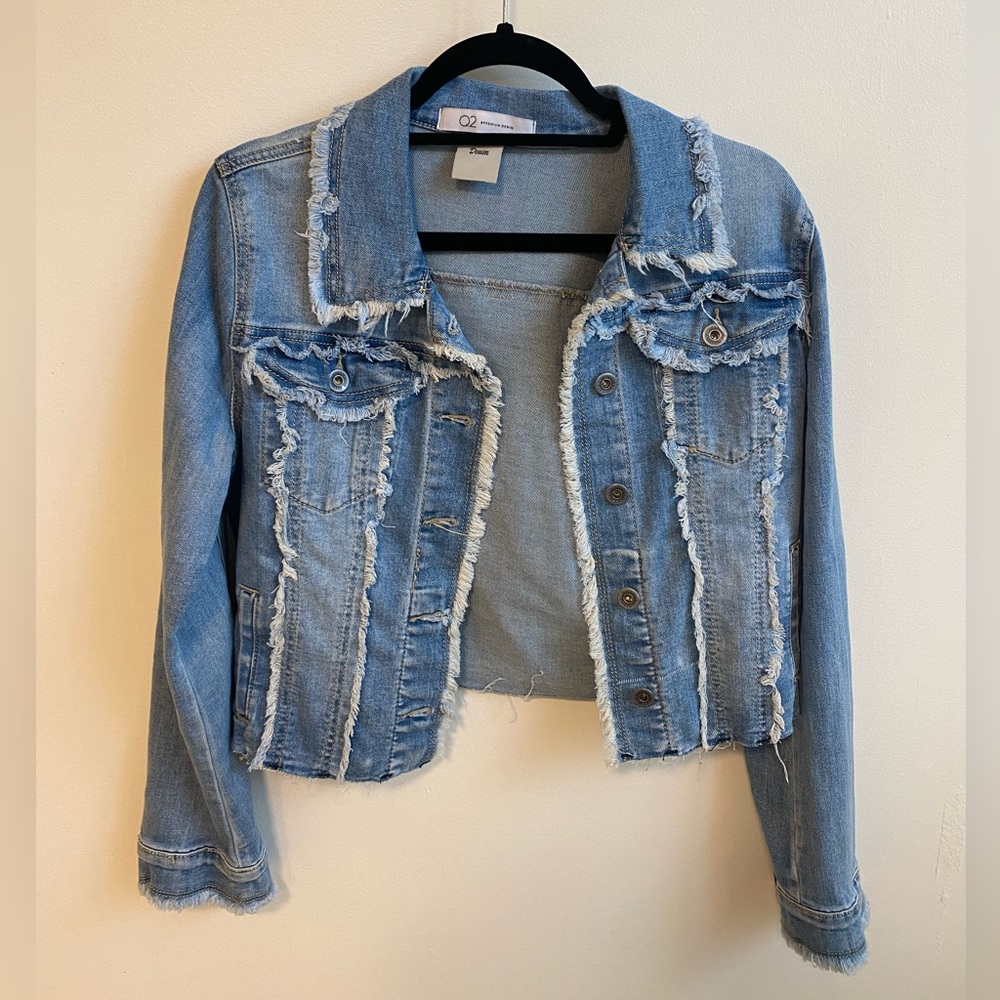 Q2 premium denim jean jacket size small